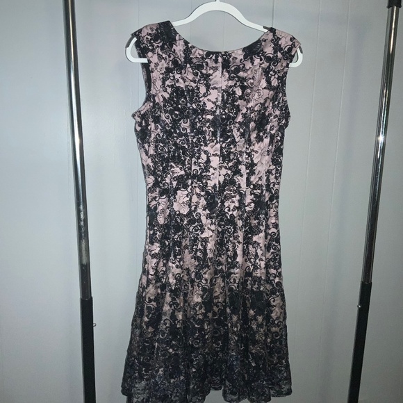 Gabby Skye fit & flare lace overlay dress Sz 12 sleeveless - Picture 1 of 10